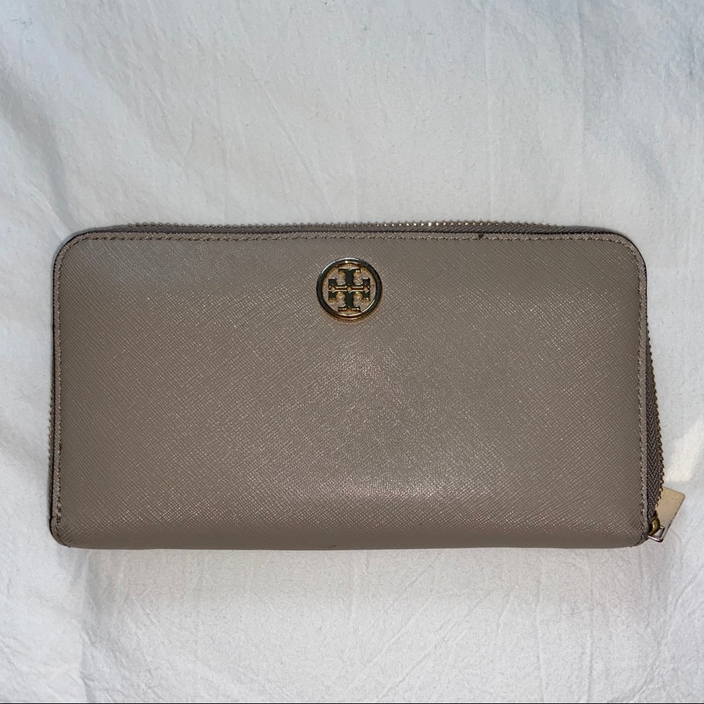 Tory Burch Gray Robinson Wallet